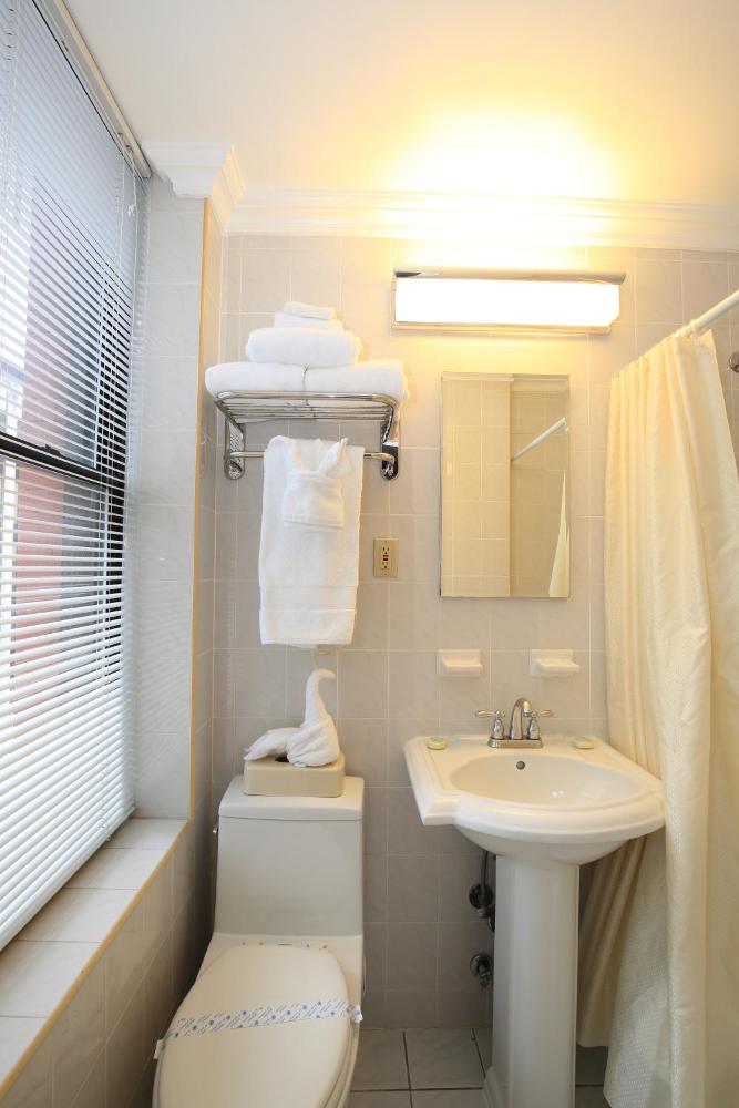Studio with Two Twin Beds interior